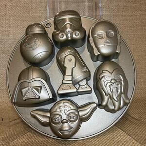 Star Wars Williams Sonoma Cakelet Pan Cast Aluminum Nonstick 7 Mini Cakes